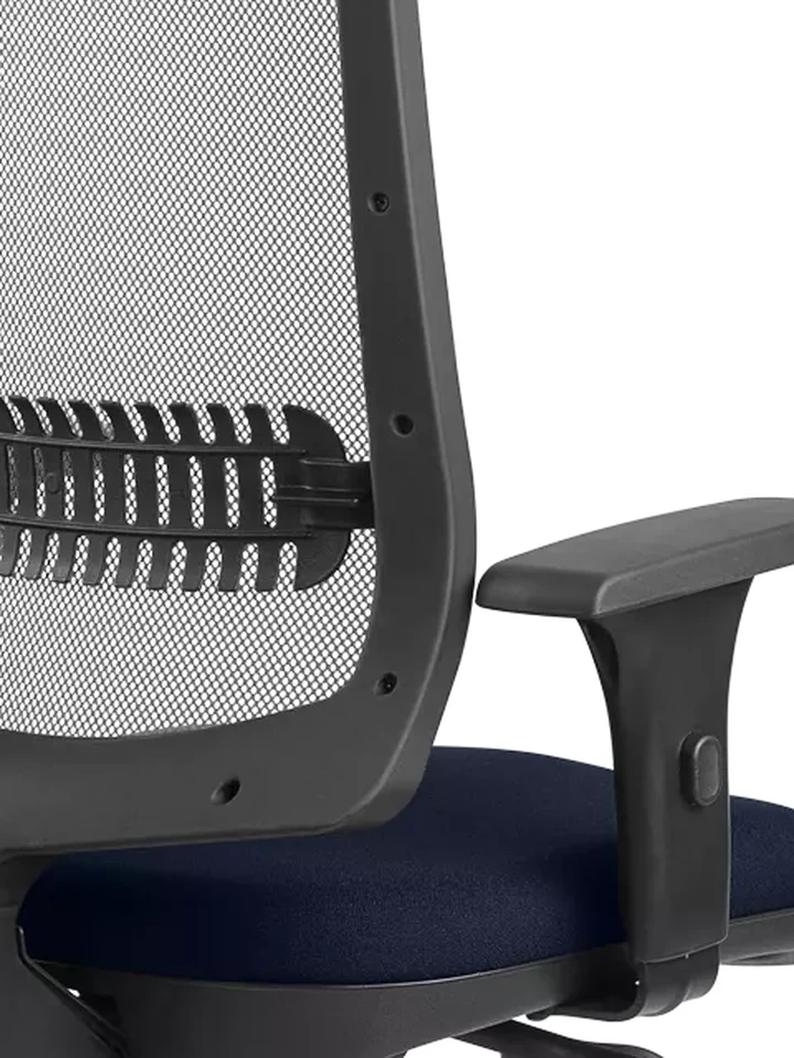 Flexform Uni Pro: braço ajustável e lombar regulável